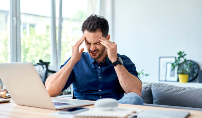 Do dry eyes cause headaches?