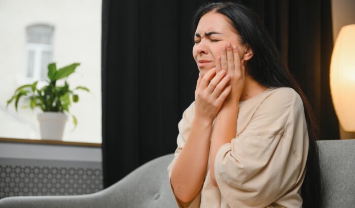 Dealing with puffy gums after tooth extraction: causes and remedies