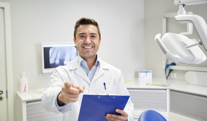 How to find a dental implant specialist in the UK?